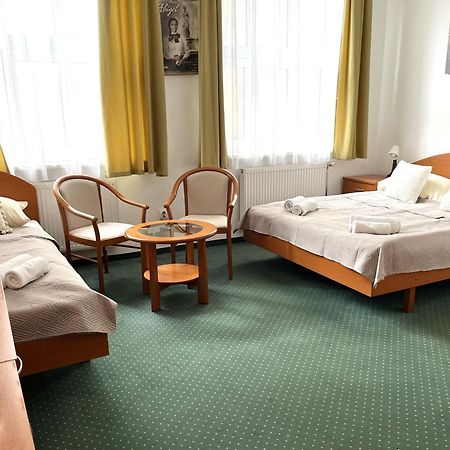 Broadway City Guesthouse Budapest Exteriör bild