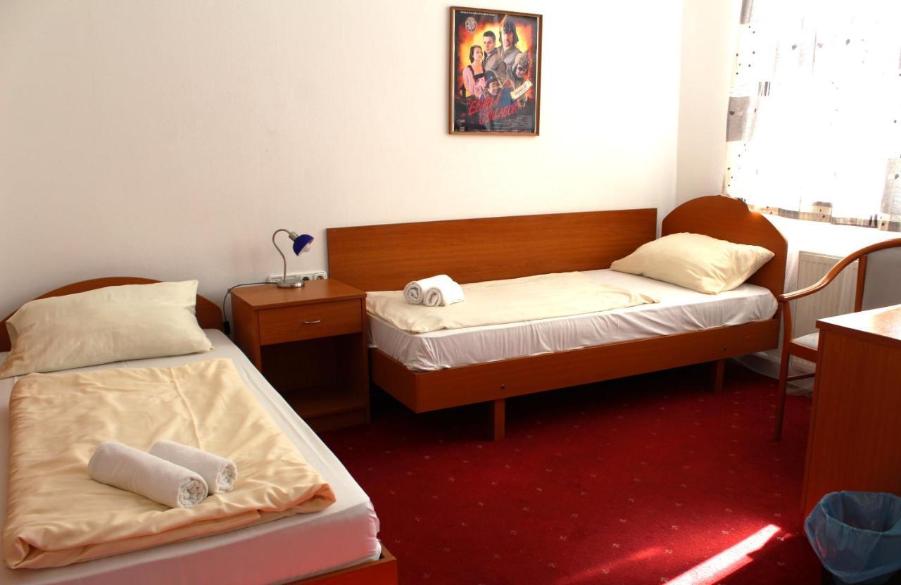 Broadway City Guesthouse Budapest Exteriör bild