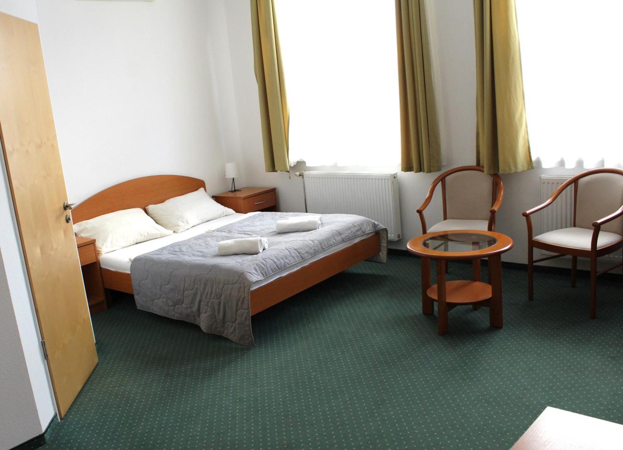 Broadway City Guesthouse Budapest Exteriör bild