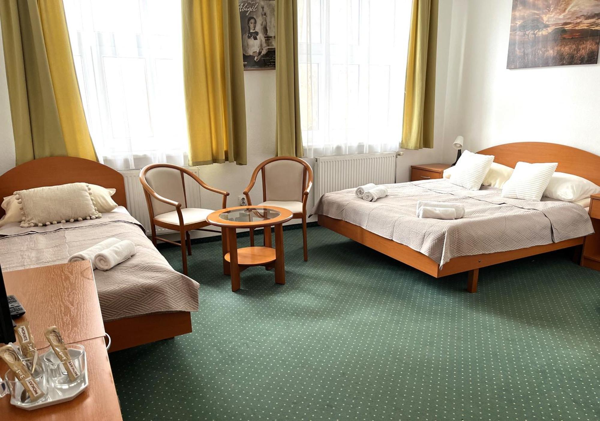 Broadway City Guesthouse Budapest Exteriör bild