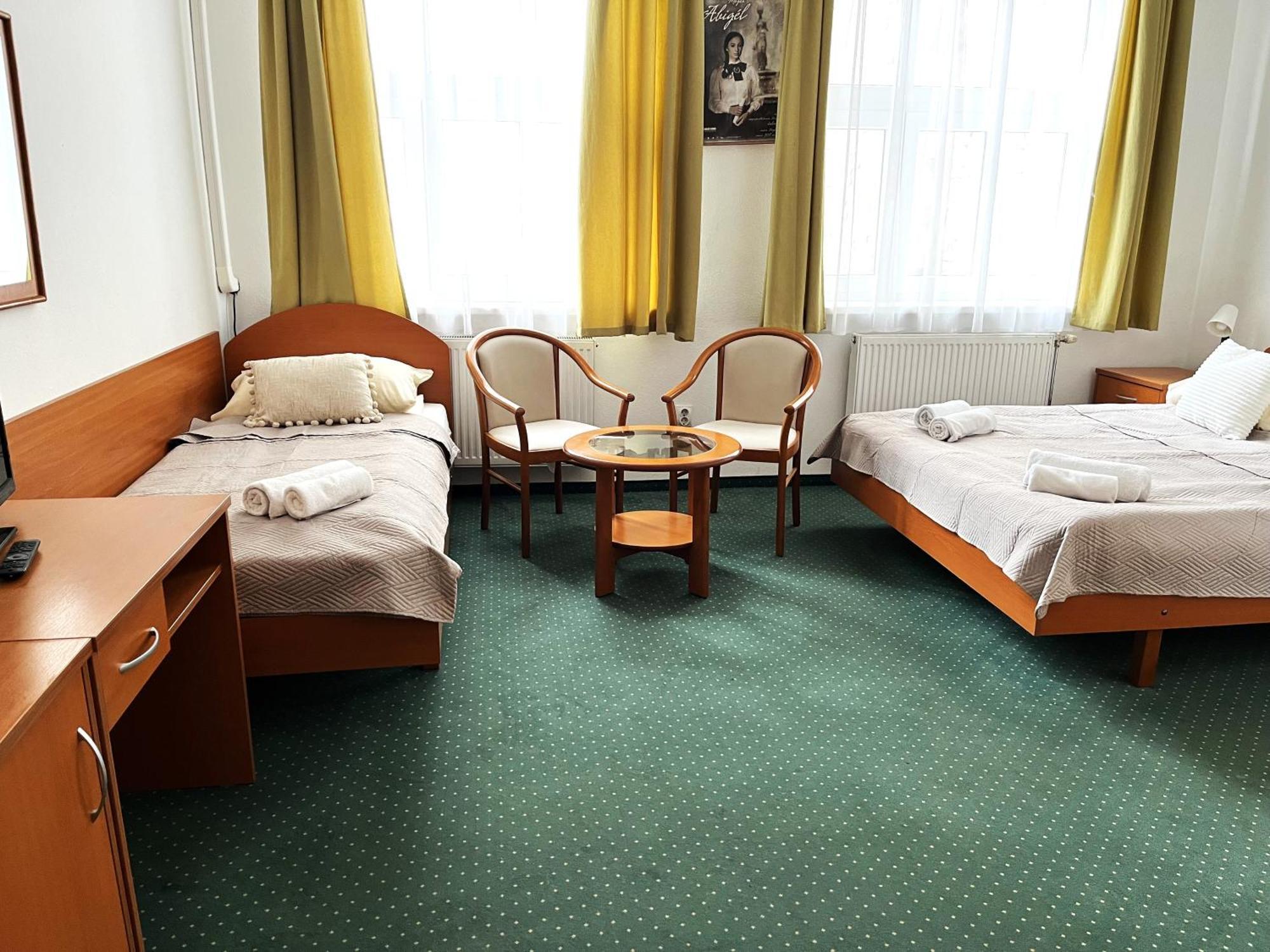 Broadway City Guesthouse Budapest Exteriör bild
