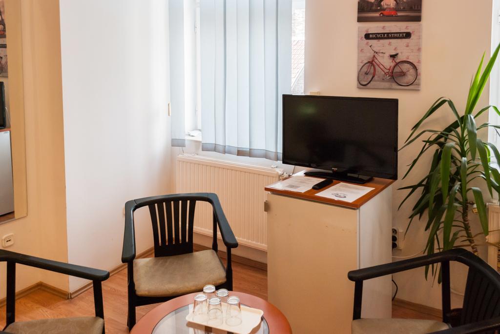 Broadway City Guesthouse Budapest Exteriör bild