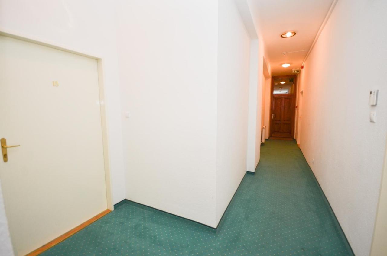 Broadway City Guesthouse Budapest Exteriör bild